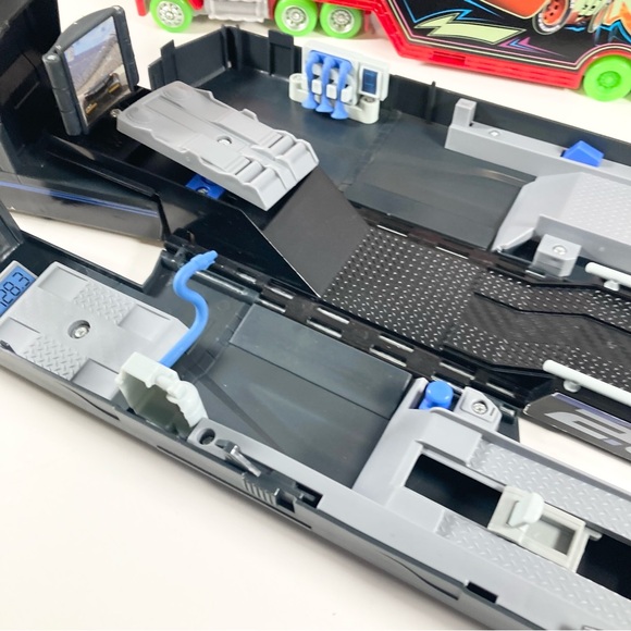 Disney Cars Haulers Lot - Jackson Storm Gale Beaufort and McQueen Mack Hauler - Picture 14 of 16